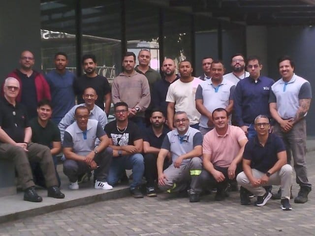 Turma do curso ITC Nível I reunida em Resende — foto real